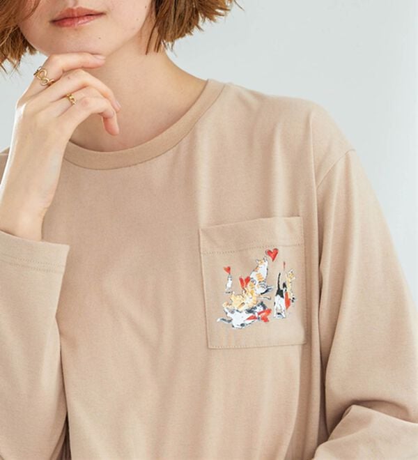 BELLUNA（ベルーナ）の「アーティストコラボ！ポケット付ネコプリントロンＴ（ハラミチヨ）（カットソー）」｜詳細画像