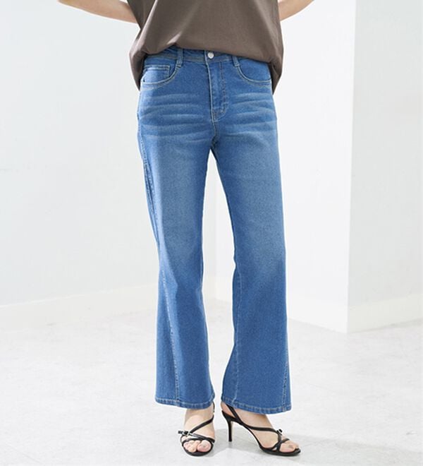 BELLUNA（ベルーナ）の「細見せ！セミフレアーデニムパンツ（フルレングスパンツ）」｜詳細画像