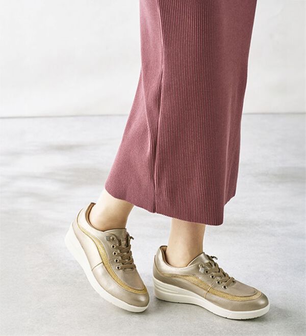 ルフラン（ルフラン）の「＜トゥビーコンティニュード＞ラメが煌めく４Ｅレザースニーカー（スニーカー）」｜詳細画像