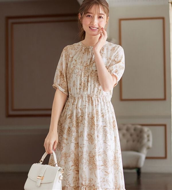 alotta（アロッタ）の「線画タッチ花柄ギャザー切替ワンピース（プリントワンピース）」｜詳細画像