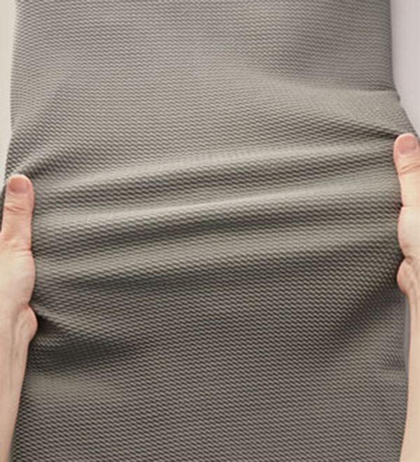 BELLUNA（ベルーナ）の「シュッと体型カバー！－３ｋｇ見えポコポコエンボス素材ジャンパースカート（ジャンパースカート）」｜詳細画像