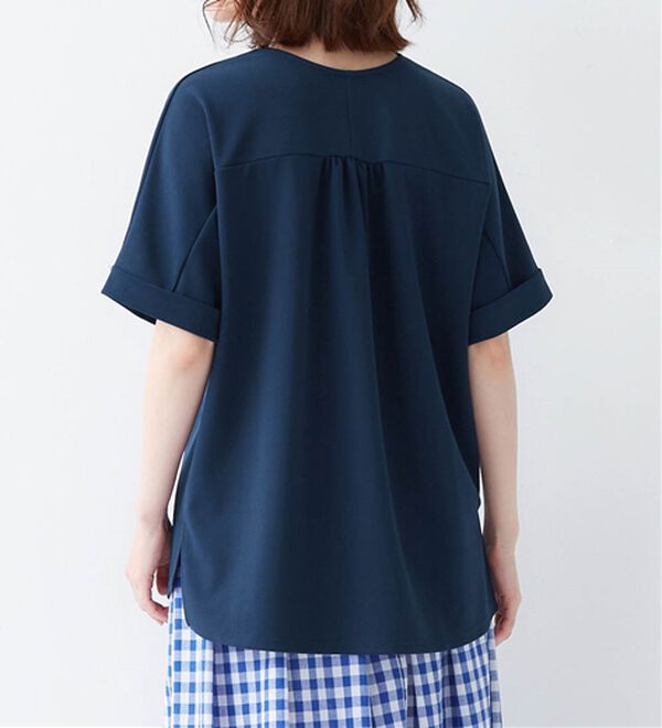 Viola e Viola（ヴィオラ エ ヴィオラ）の「【４つの機能付】ひんやり！すっきりＶネックＴシャツブラウス（カットソー）」｜詳細画像