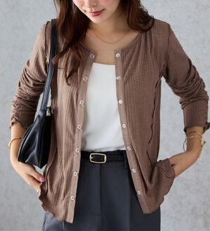 Viola e Viola（ヴィオラ エ ヴィオラ）の「針抜きシアードットボタンカーデ（その他カーディガン）」｜モカブラウン