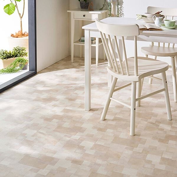 iellio（イエリオ）の「多機能クッションフロアシート＜簡単ロール式・フローリング調・防水・はっ水・日本製・抗菌・防カビ・防炎＞（カーペット）」｜ストーンベージュ