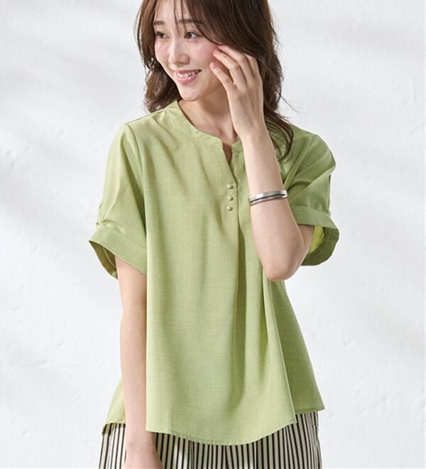 BELLUNA（ベルーナ）の「麻調合繊パール付タックデザインブラウス（ブラウス）」｜詳細画像