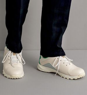 「＜トランスコンチネンツゴルフ＞スパイクレスシューズ（メンズスニーカー）」｜1