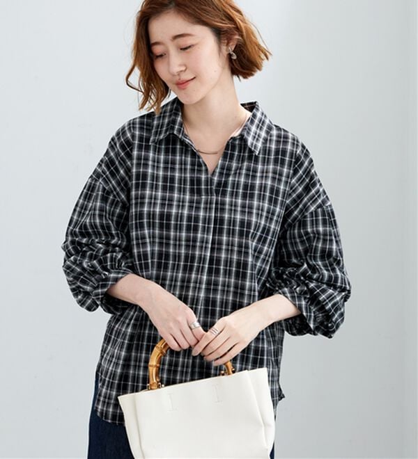 BELLUNA（ベルーナ）の「袖タックデザインスキッパーシャツ（ブラウス）」｜詳細画像