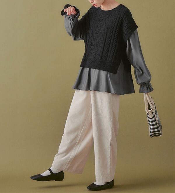 Viola e Viola（ヴィオラ エ ヴィオラ）の「１枚で重ね着が楽しめる！レイヤード風ケーブル編みニットトップス（ニット・セーター）」｜詳細画像