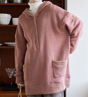 Viola e Viola（ヴィオラ エ ヴィオラ）の「ニット嫌いにオススメ！裏起毛ニットソーパーカーチュニック（チュニック）」｜ピンク