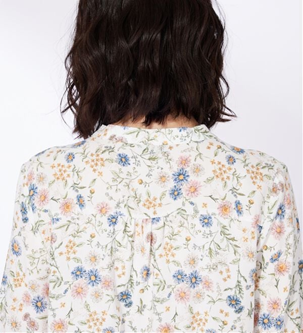 BELLUNA（ベルーナ）の「レーヨン素材ギャザー使いプリントブラウス（ブラウス）」｜詳細画像