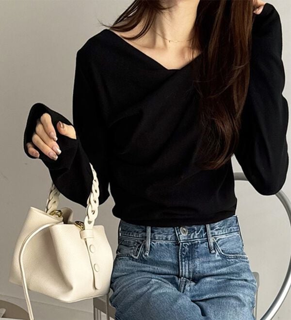 GeeRA（ジーラ）の「ドレープデザインカットソー（カットソー）」｜詳細画像