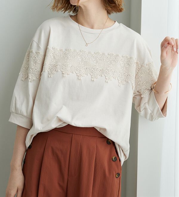 BELLUNA（ベルーナ）の「ケミカルレース使い華やかプルオーバー（カットソー）」｜詳細画像