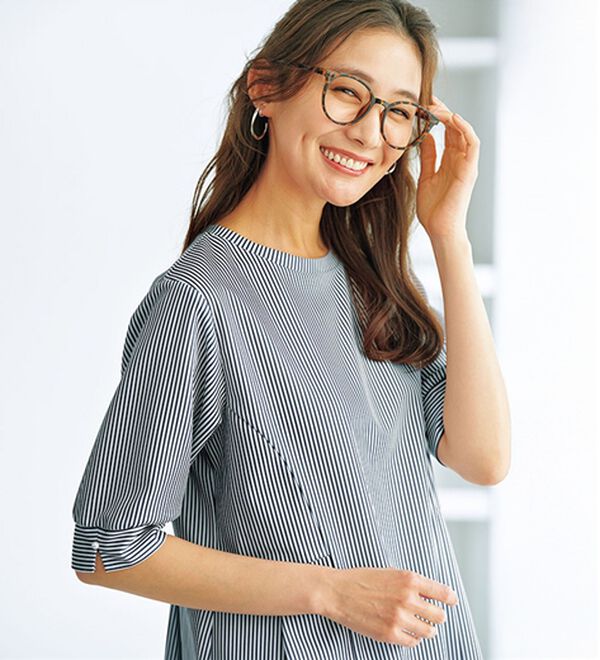 BELLUNA（ベルーナ）の「ジョーゼット素材タック使いＴブラウス（ブラウス）」｜細ストライプ