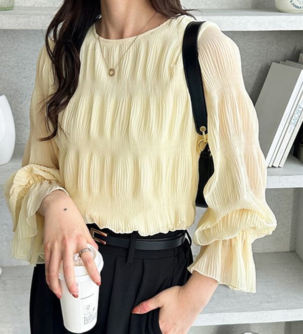 GeeRA（ジーラ）の「シアーシャーリングキャンディー袖ブラウス（ブラウス）」｜アイボリー