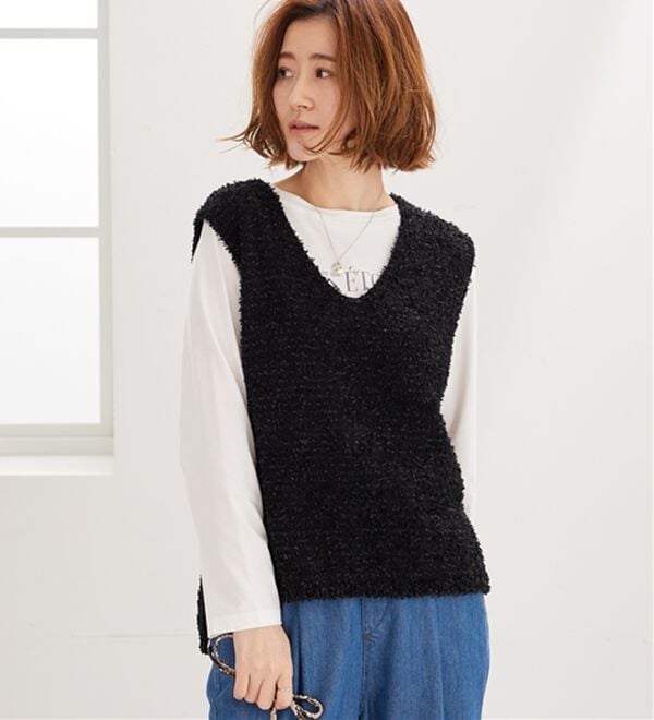 BELLUNA（ベルーナ）の「テープヤーンVネックニットベスト（ベスト）」｜黒