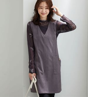 BELLUNA（ベルーナ）の「金ボタン使いスエード調ジャンパ―ドレス（ジャンパースカート）」｜チャコール