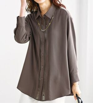 BELLUNA（ベルーナ）の「とろみ素材レース使いシャツチュニック（チュニック）」｜モカカーキ