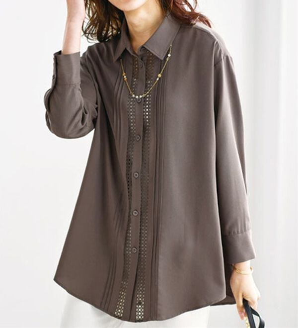 BELLUNA（ベルーナ）の「とろみ素材レース使いシャツチュニック（チュニック）」｜モカカーキ