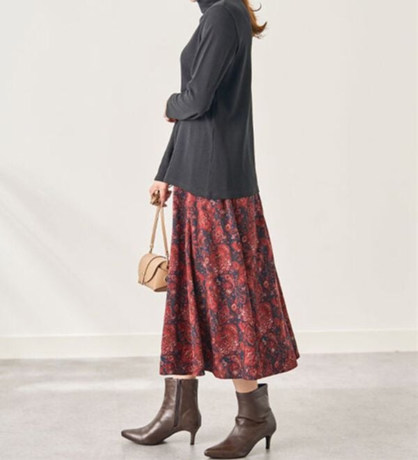 BELLUNA（ベルーナ）の「吸湿発熱ハイネックプルオーバー（カットソー）」｜詳細画像