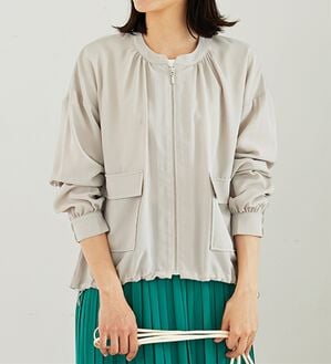 BELLUNA（ベルーナ）の「とろみ素材ポケットデザインブルゾン（ブルゾン）」｜アイボリー