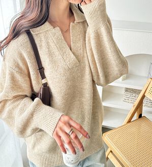GeeRA（ジーラ）の「スキッパーポロ衿ニットトップス（ニット・セーター）」｜ベージュ
