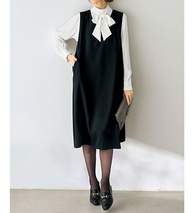 VINNO（ヴィノ）の「楽ケア！タイブラウス&times;ジャンスカセット（ジャンパースカート）」