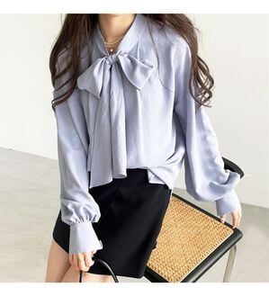 GeeRA（ジーラ）の「前後２ｗａｙボウタイブラウス（ブラウス）」｜ブルー