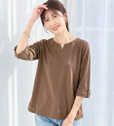alotta（アロッタ）の「さらっと綿混素材 金ボタンデザインTシャツ（カットソー）」
