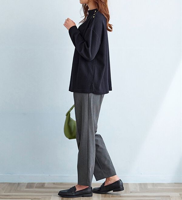 BELLUNA（ベルーナ）の「ニット見え素材肩ボタンプルオーバー（カットソー）」｜詳細画像