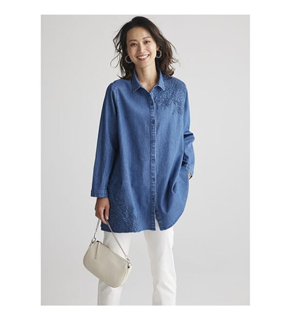 BELLUNA（ベルーナ）の「花柄レース切替デニム素材ブラウス（チュニック）」｜詳細画像