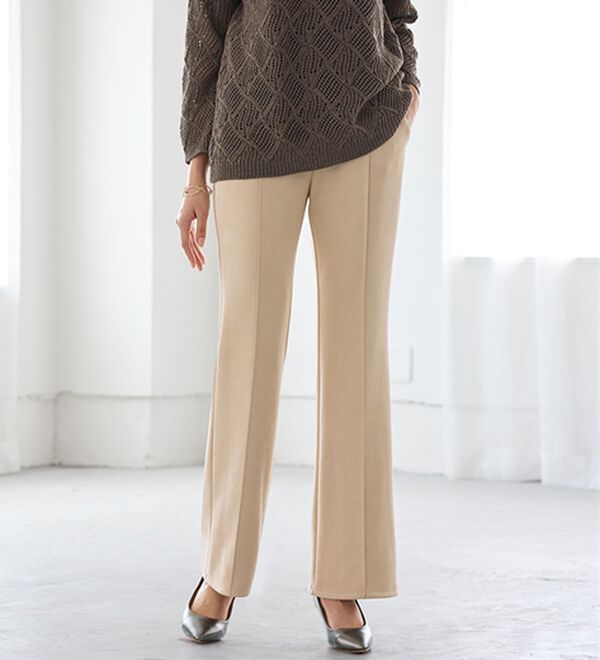 BELLUNA（ベルーナ）の「ストレッチスエード調美脚パンツ（フルレングスパンツ）」｜アイボリー