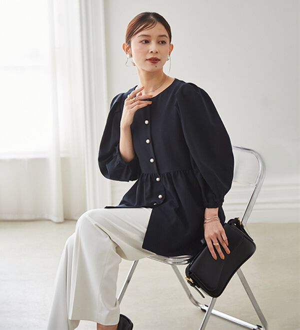 RANAN 新定番スーツシリーズ】洗える！パールボタンペプラムブラウス