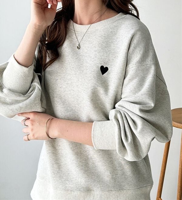 GeeRA（ジーラ）の「ロゴ＆ハート刺しゅう裏起毛スウェット（トレーナー・スウェット）」｜詳細画像