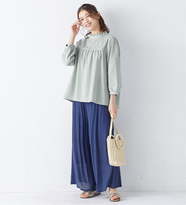 Viola e Viola（ヴィオラ エ ヴィオラ）の「サークル刺しゅうフリル衿ブラウス（ブラウス）」｜ブルー