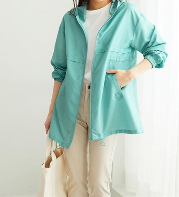 BELLUNA（ベルーナ）の「はっ水加工軽量パーカー（ポーチ付）（パーカー）」｜詳細画像