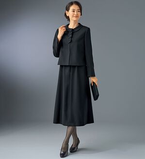 BELLUNA（ベルーナ）の「取外し可能！フリル衿ワンピースアンサンブル（ブラックフォーマル（喪服・礼服））」｜黒