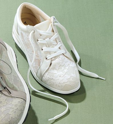 BELLUNA（ベルーナ）の「５Ｅレース使いエアースニーカー（スニーカー）」