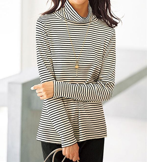 BELLUNA（ベルーナ）の「うっとりなめらか素材ハイネックプルオーバー（カットソー）」｜オフ白／黒