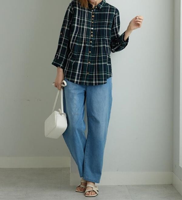 BELLUNA（ベルーナ）の「【綿100％素材】ダブルガーゼ素材丸衿多ボタンブラウス（ブラウス）」｜詳細画像