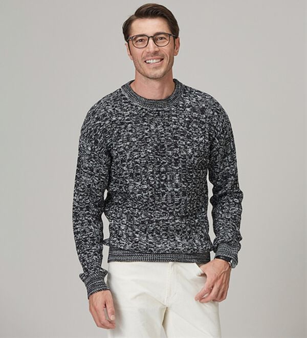 「２色で編み上げる高見えケーブル編セーター（メンズニット・セーター）」｜詳細画像