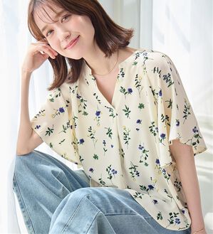 Viola e Viola（ヴィオラ エ ヴィオラ）の「【接触冷感】さらっと涼感フレアスリーブブラウス（ブラウス）」｜ホワイト系花柄