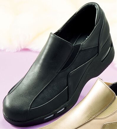 BELLUNA（ベルーナ）の「４Ｅダブルエア切替シューズ（スリッポン）」