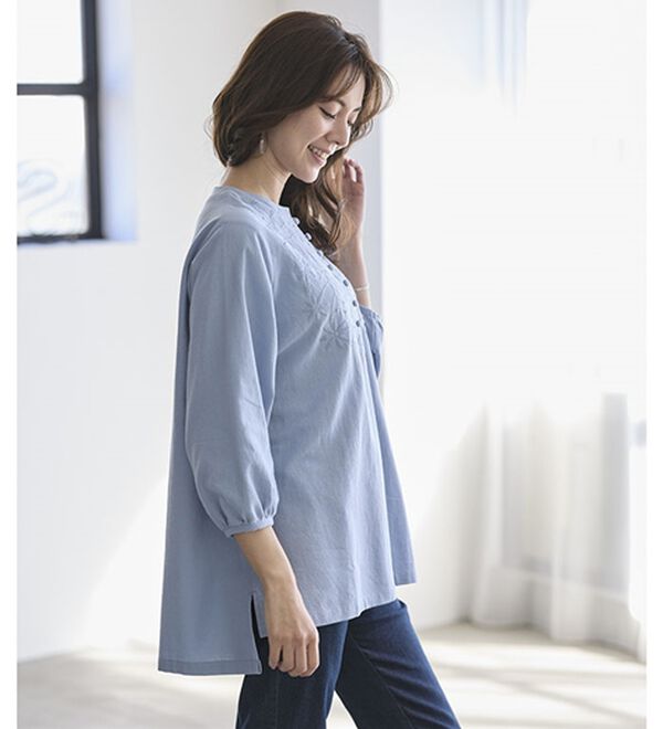 BELLUNA（ベルーナ）の「ナチュラルに可愛い刺しゅうブラウス（チュニック）」｜詳細画像