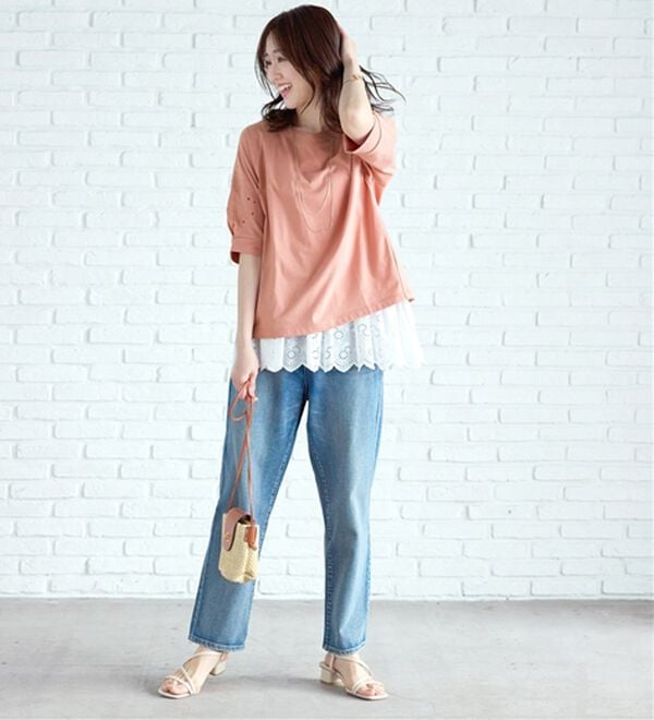 BELLUNA（ベルーナ）の「袖刺しゅうデザインＶネックプルオーバー（カットソー）」｜詳細画像