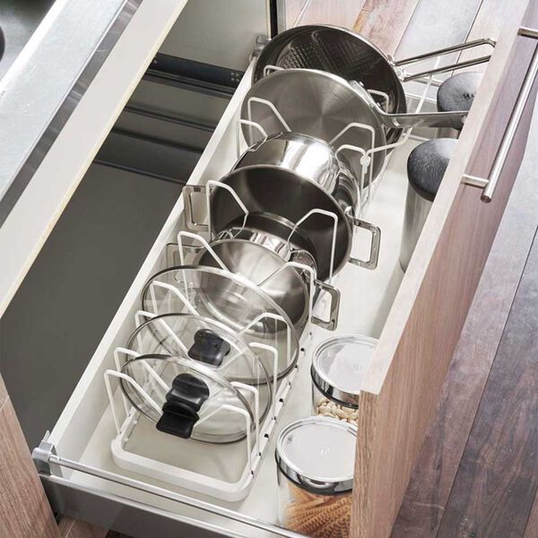 iellio（イエリオ）の「タワー　シンク下伸縮鍋蓋＆フライパンスタンド＜ｔｏｗｅｒ　山崎実業＞（シンク下収納）」｜詳細画像