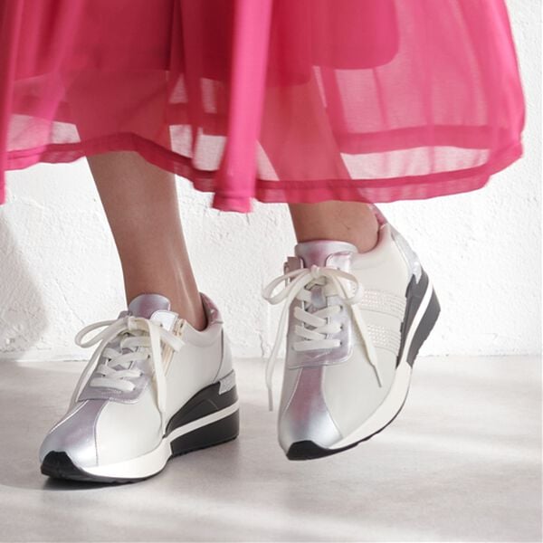 「４Ｅきらめきレースアップスニーカー（スニーカー）」｜詳細画像