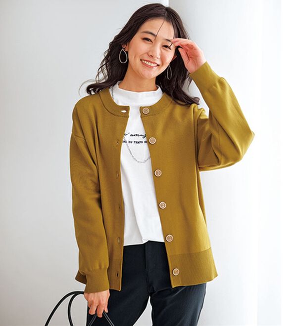 BELLUNA（ベルーナ）の「刺しゅうロゴ使いハイネックプルオーバー（カットソー）」｜詳細画像