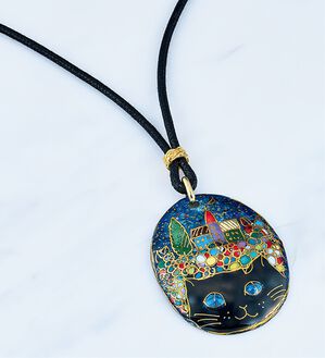 BELLUNA（ベルーナ）の「七宝焼きオシャレ黒猫ペンダント（ネックレス・ペンダント）」｜詳細画像