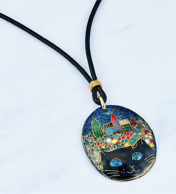 BELLUNA（ベルーナ）の「七宝焼きオシャレ黒猫ペンダント（ネックレス・ペンダント）」｜詳細画像