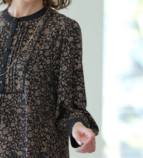 BELLUNA（ベルーナ）の「ビンテージ柄ピンタック使いワンピース（その他ワンピース）」｜詳細画像